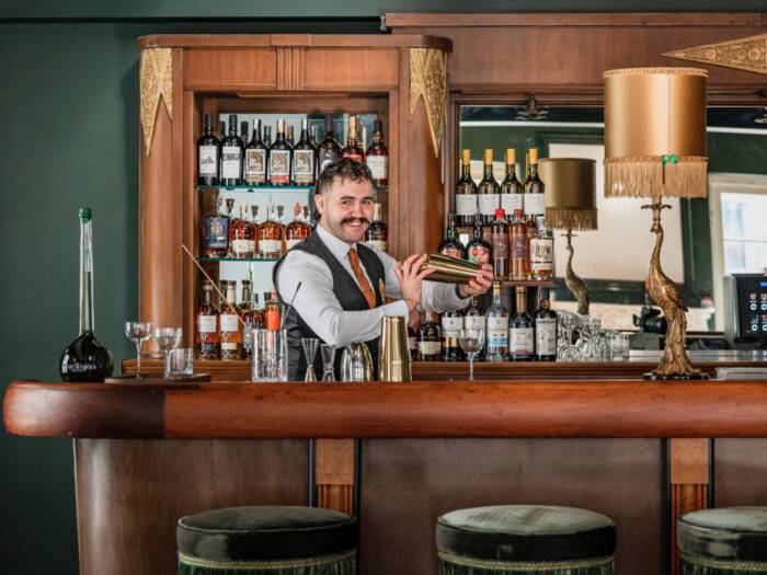 frontend.chez_albert.cocktail_bar