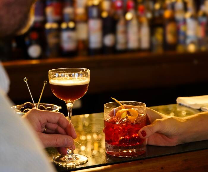 frontend.chez_albert.cocktail_bar